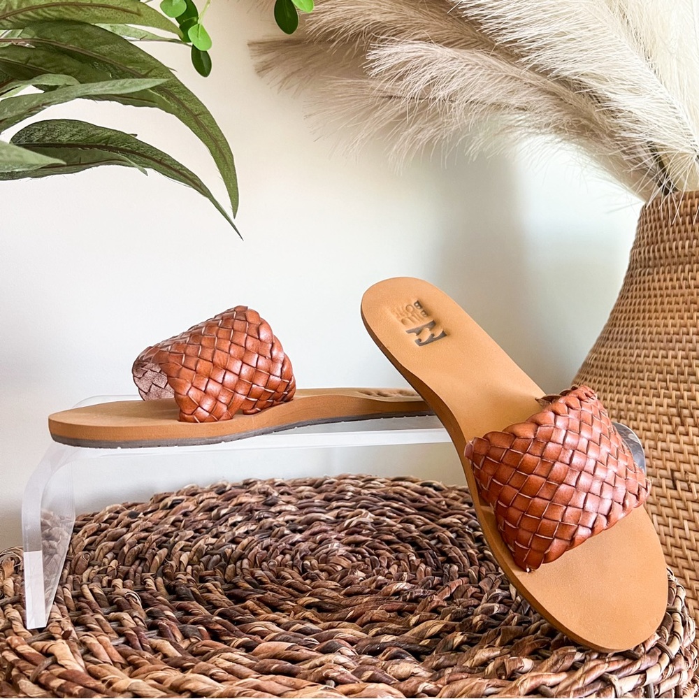 EUC Billabong One Way Tan Slide Size 8